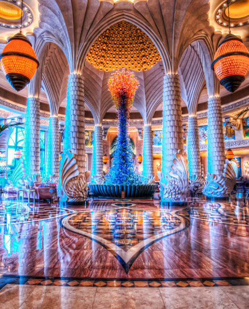 Le Hall de l'hôtel Atlantis.