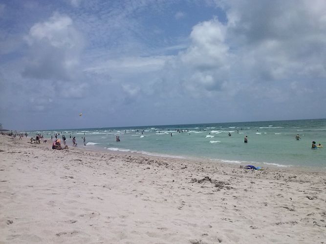 Les vacances à la plage sont agréables, mais votre peau a un réel besoin d'hydratation après une longue séance de bronzage! photo: Miami Beach