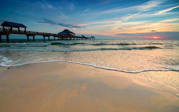 Les plages de Clearwater, dans la baie de Tampa en Floride, sont magnifiques et accessibles via Plattsburgh vers l'aéroport de St-Petersburg-Clearwater