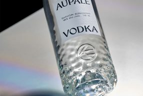 AUPALE, une vodka québécoise pour apporter une touche de luxe à vos prochaines soirées